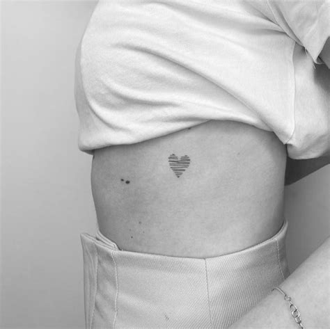 tatuajes para mujeres en el pecho|Tatuajes en el pecho para mujeres